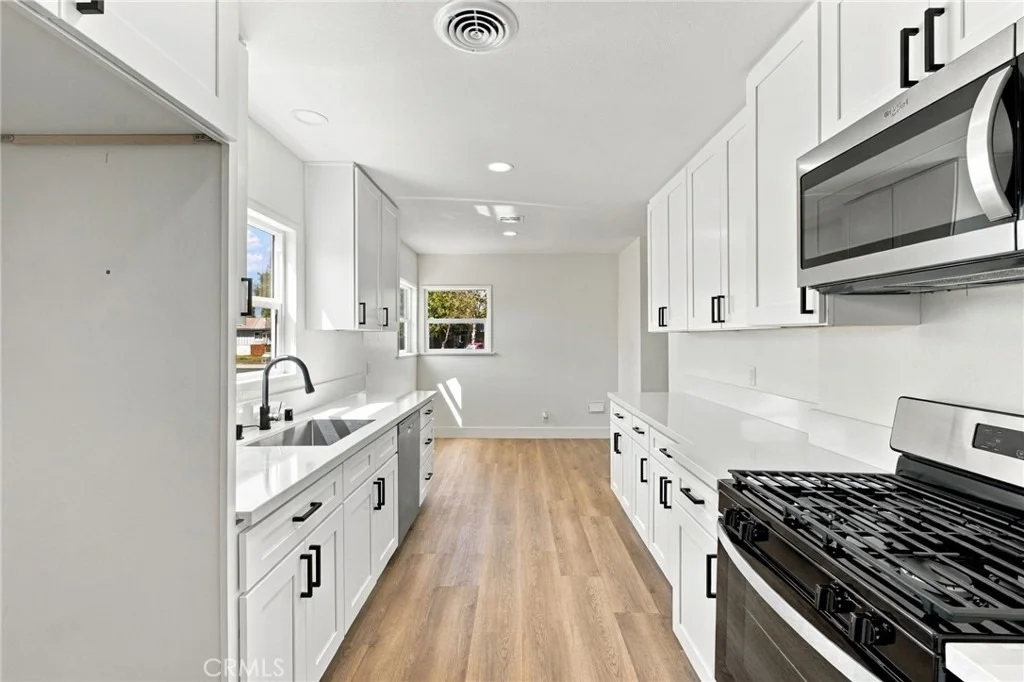 Photo of 6072 Grand Avenue