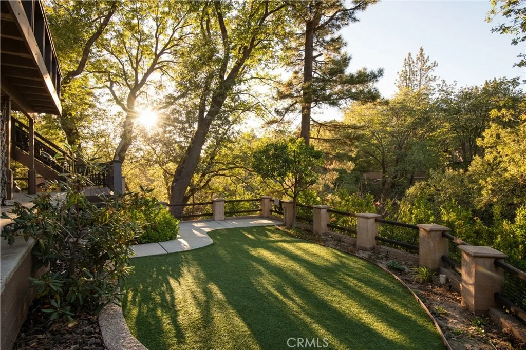 Photo of 942 Lake Edge