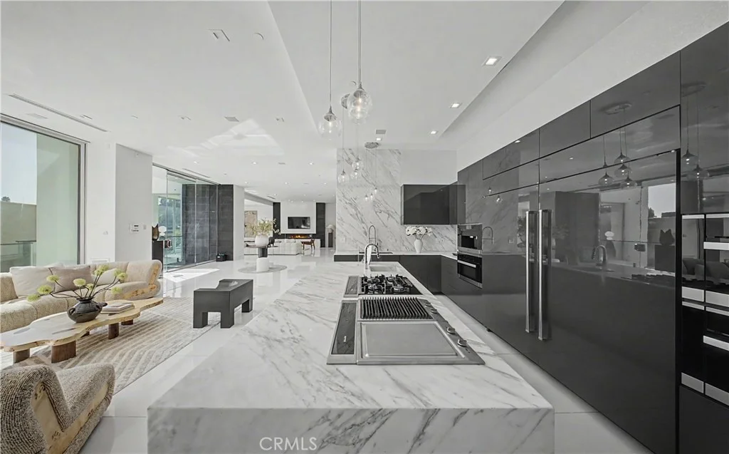 Photo of 9459 Beverly Crest