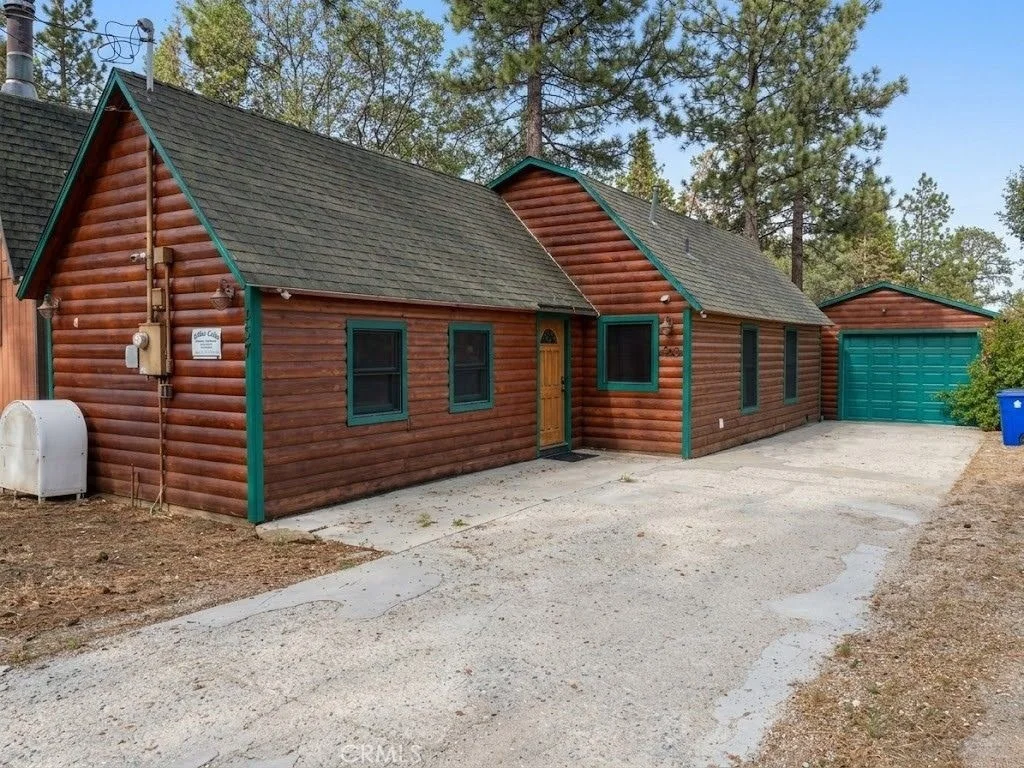 Photo of 437 Victoria Lane