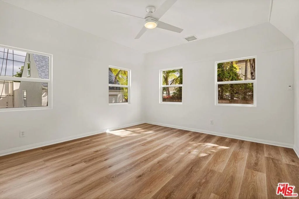 Photo of 512 N Elm Drive