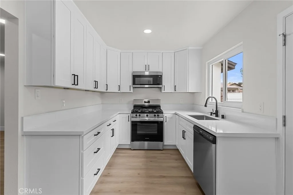 Photo of 736 N Walnut Avenue