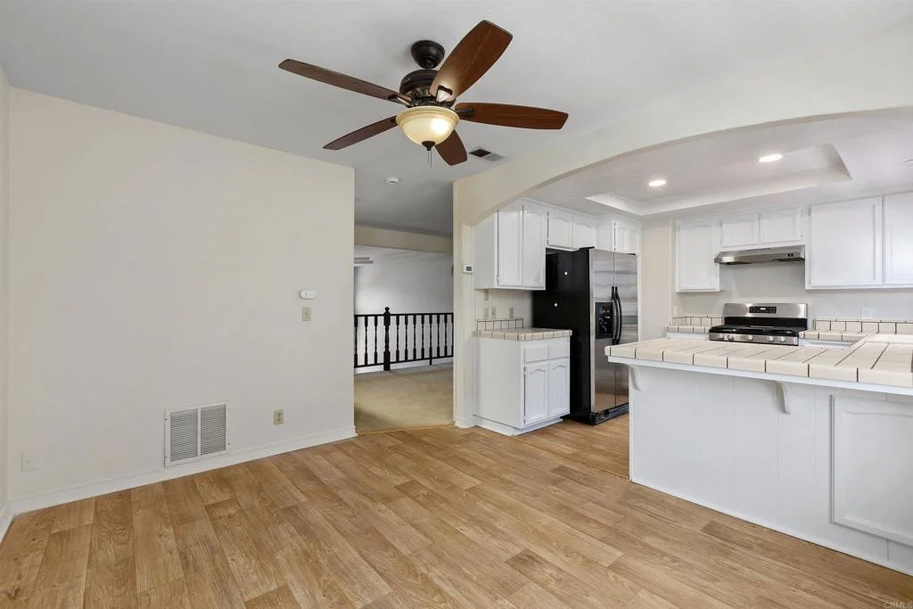 Photo of Unit D at 2583 Navarra Drive