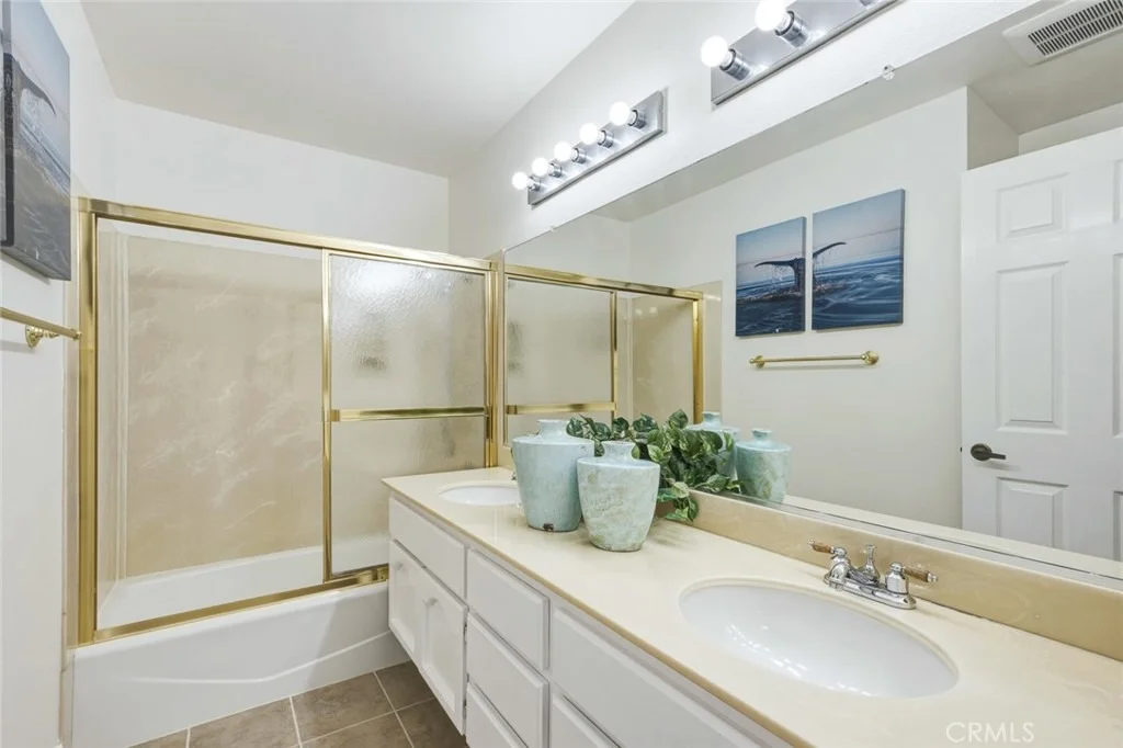 Photo of 1264 S Lemon