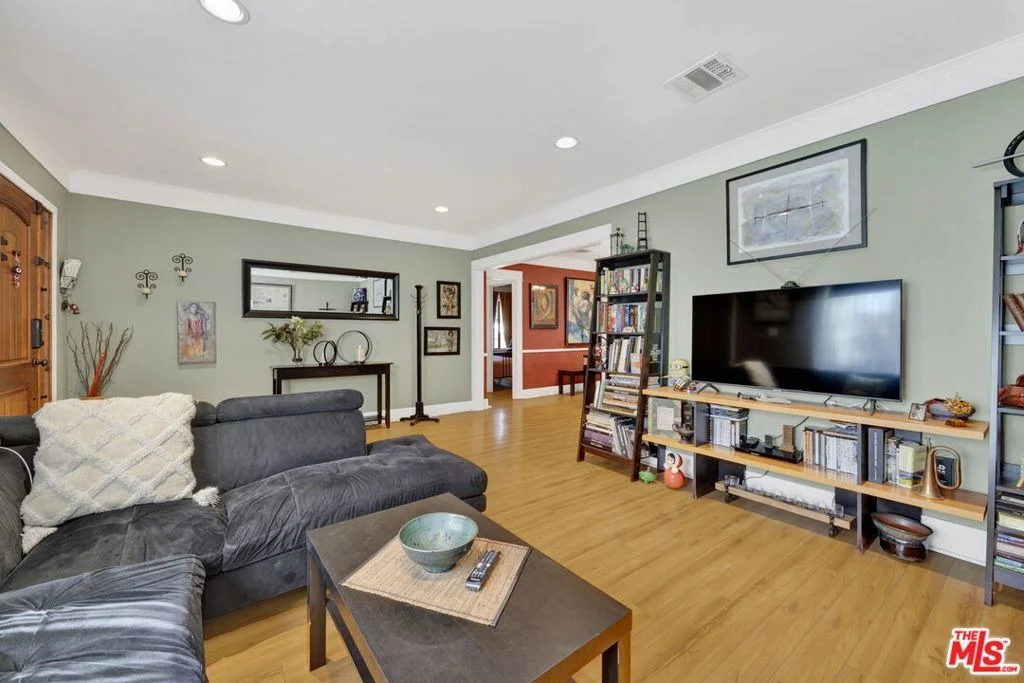 Photo of 529 W Wilson Avenue