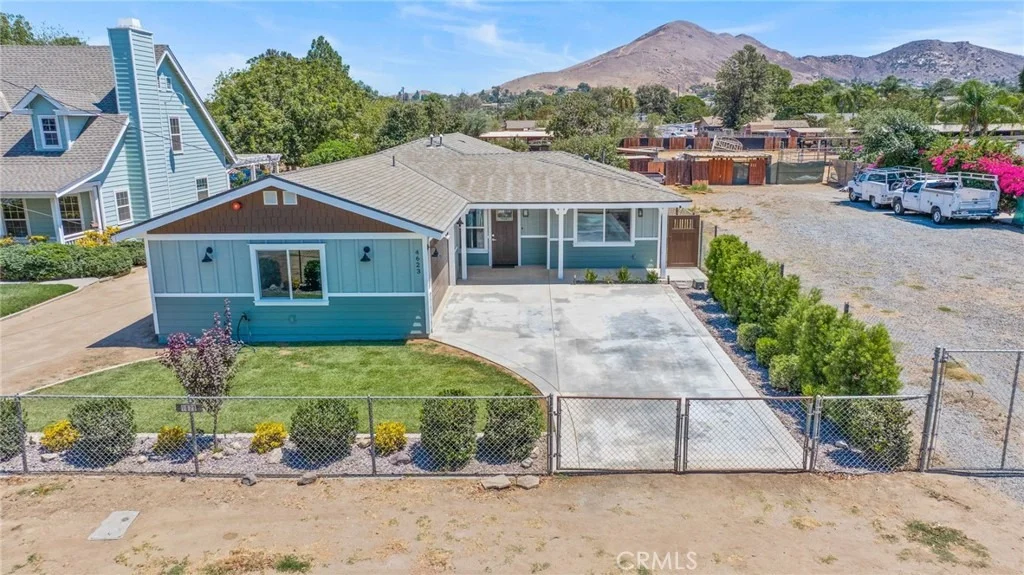 Photo of 4623 Center Avenue
