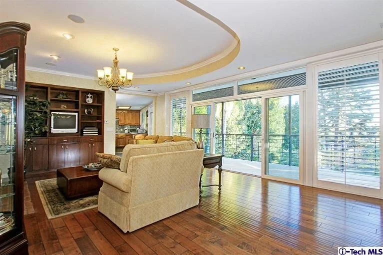 Photo of 2463 Ridgeway Road
