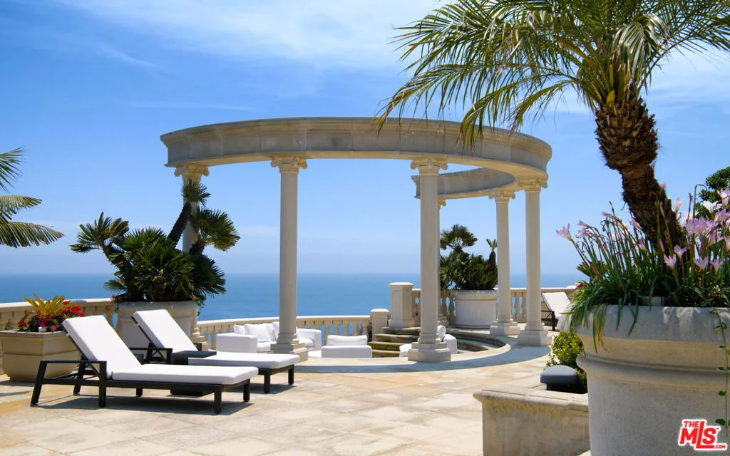 Photo of 28824 Cliffside Drive
