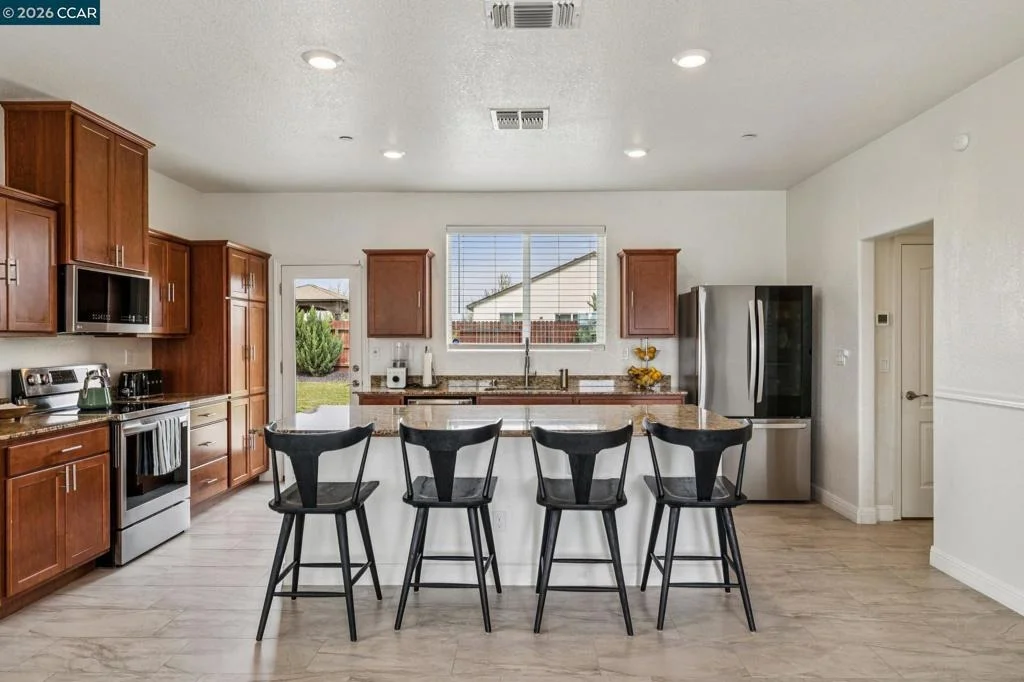 Photo of 4748 Beacon Way