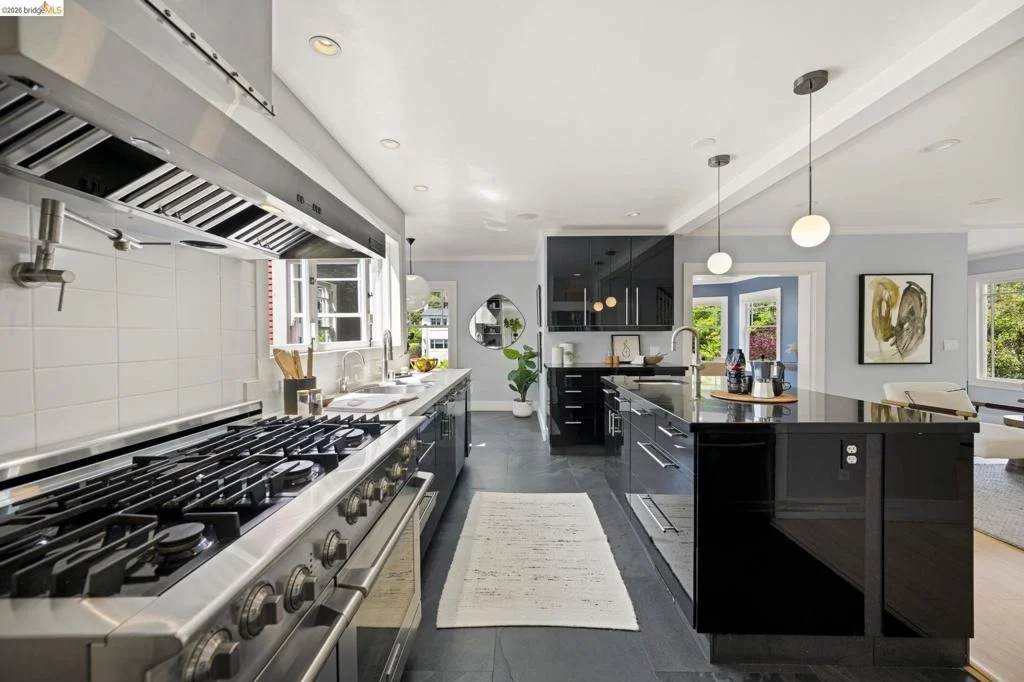 Photo of 683 Mandana Blvd.