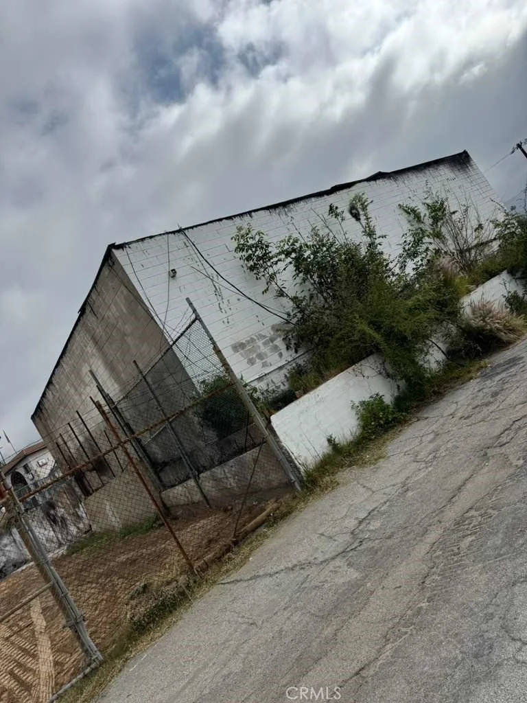 Photo of 2427 Lake