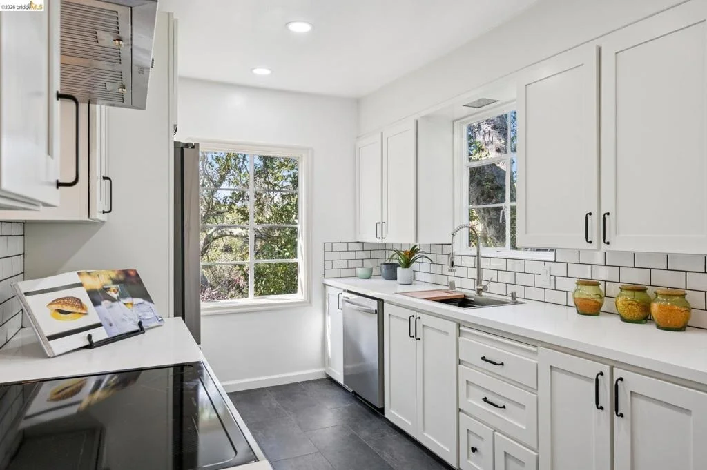 Photo of 2380 Leimert Blvd