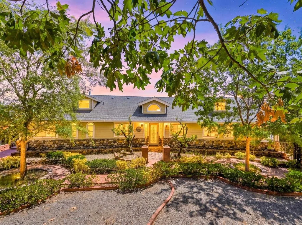 Photo of 1577 Oak Land