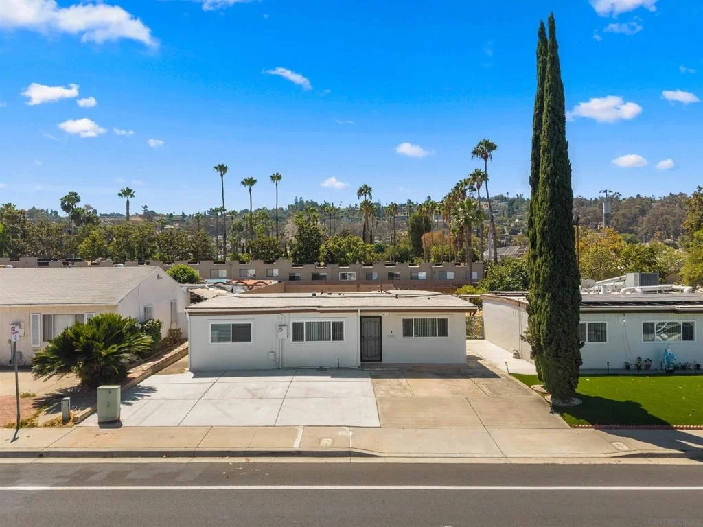 Photo of 317 W Chase Ave W