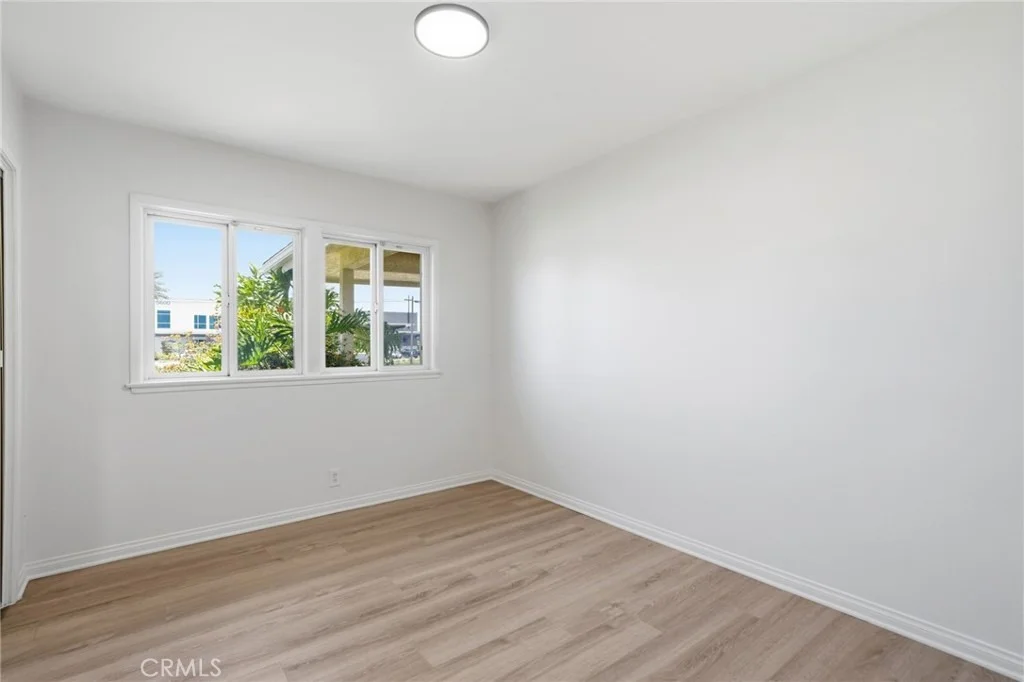 Photo of 5685 CRESCENT Avenue