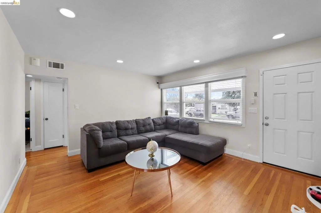 Photo of 104 Foster St