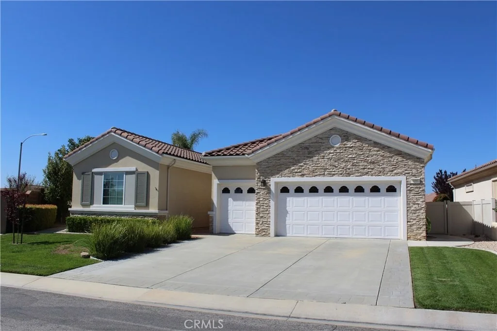 Photo of 961 Hidden Oaks Drive