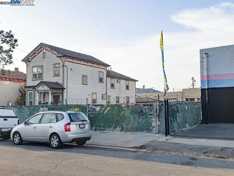 Photo of 1041 7Th Ave