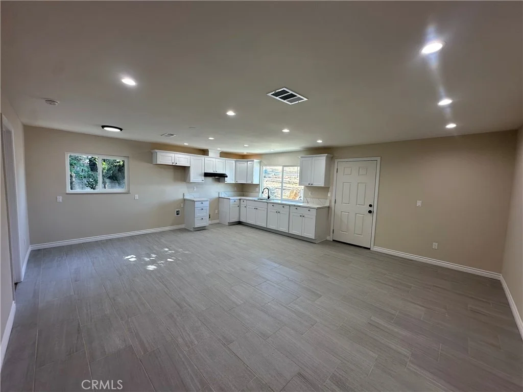 Photo of 560 W 10th Street