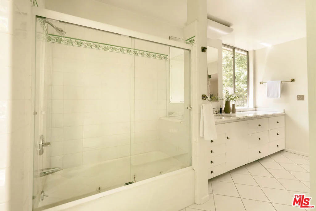 Photo of 832 Canon Drive