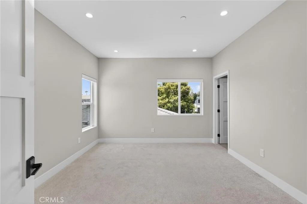 Photo of 4248 Mclaughlin Avenue