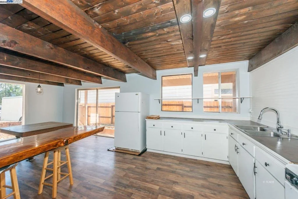 Photo of 230 Mary Ave