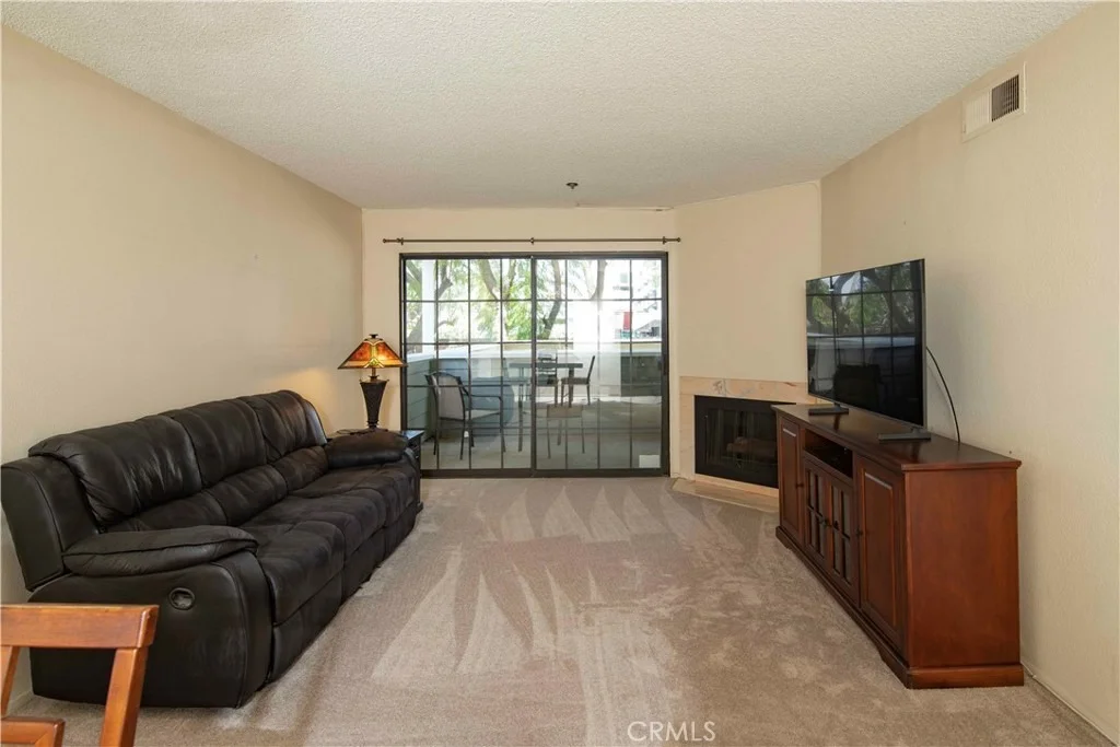 Photo of Unit 8 at 6545 Reseda Boulevard