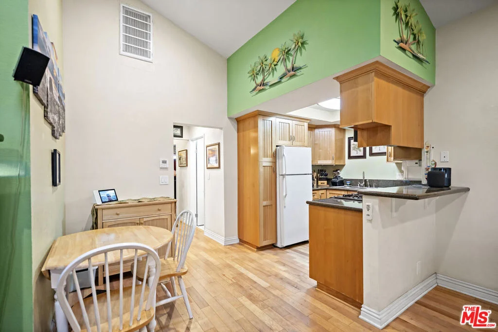 Photo of Unit 6 at 1100 Walnut Avenue