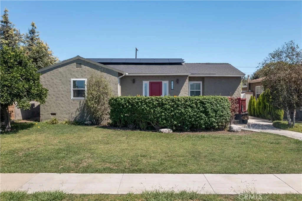 Photo of 3732 Clark