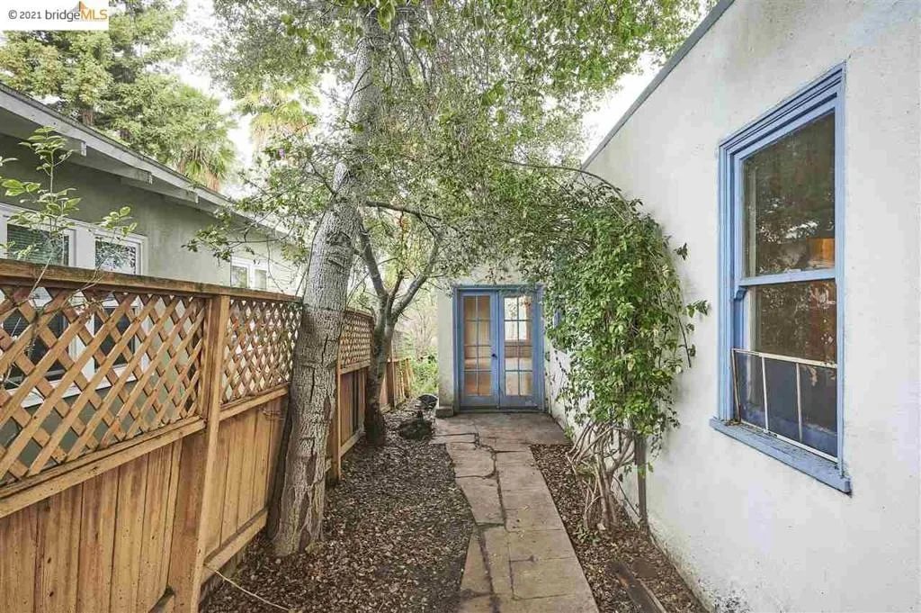 Photo of 877 Alma Pl