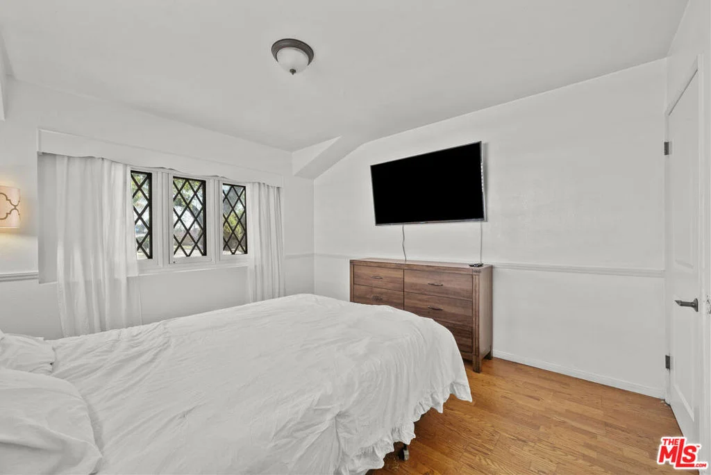 Photo of 10411 Saint James Avenue