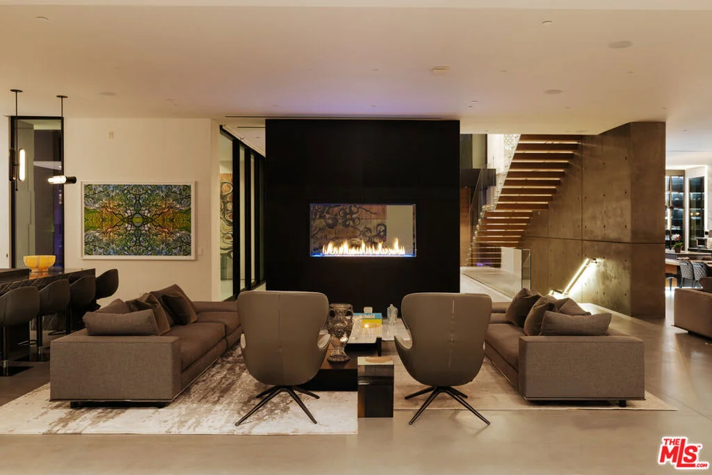 Photo of 1140 Summit Drive