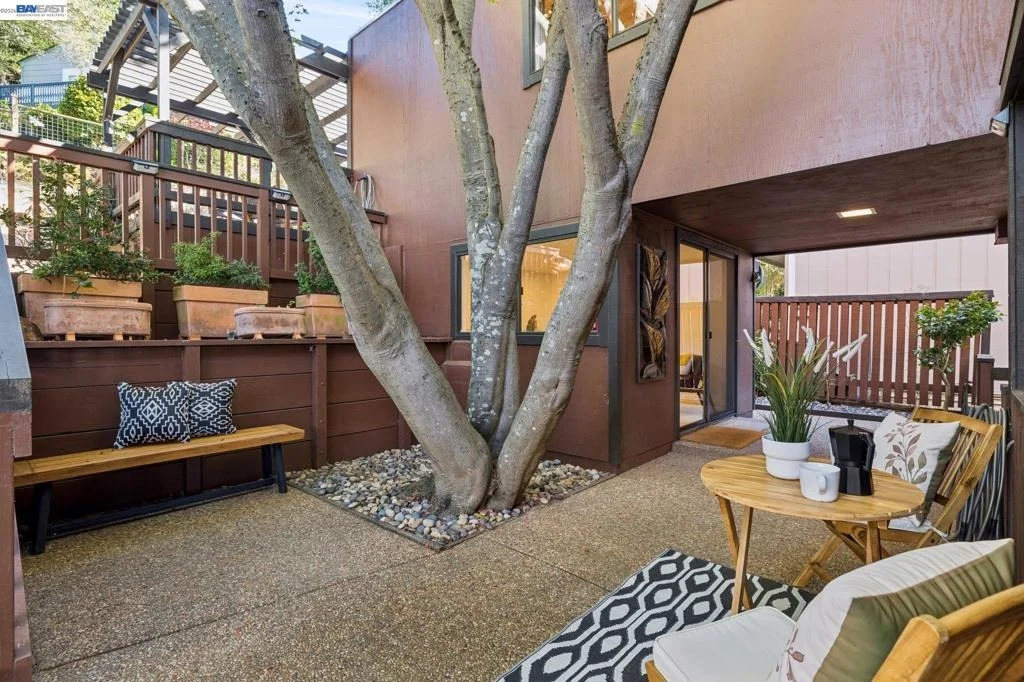 Photo of 1085 STERLING AVE