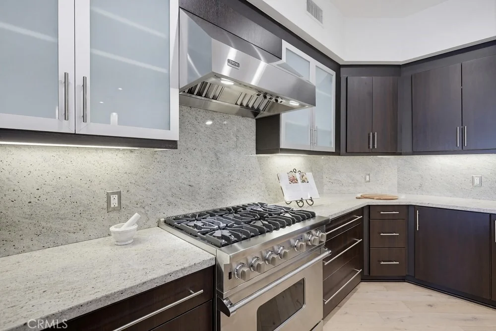 Photo of Unit 406 at 402 Rockefeller