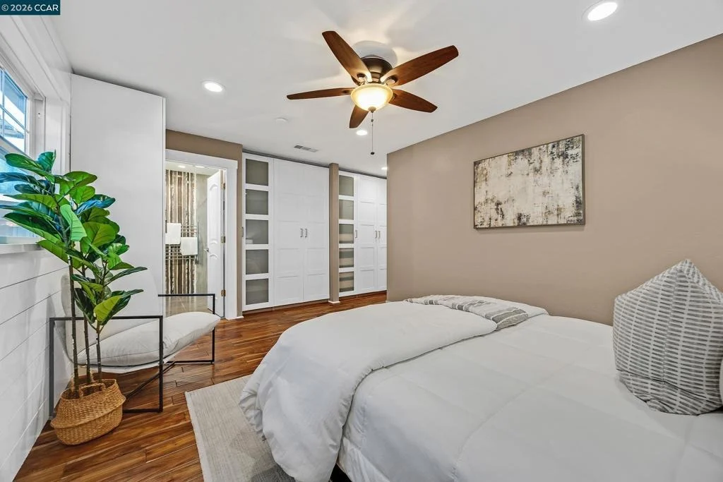 Photo of 335 Lakeside Ct