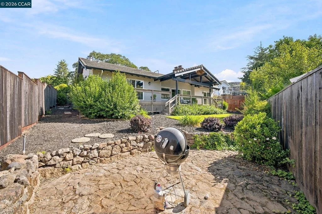 Photo of 19 Inverness Dr