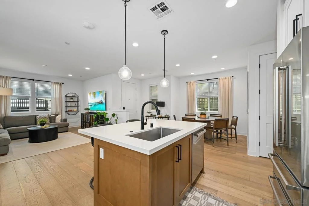 Photo of 1156 E Cove Pl.