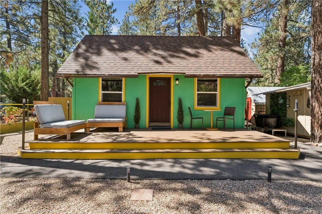Photo of 903 W Rainbow Boulevard