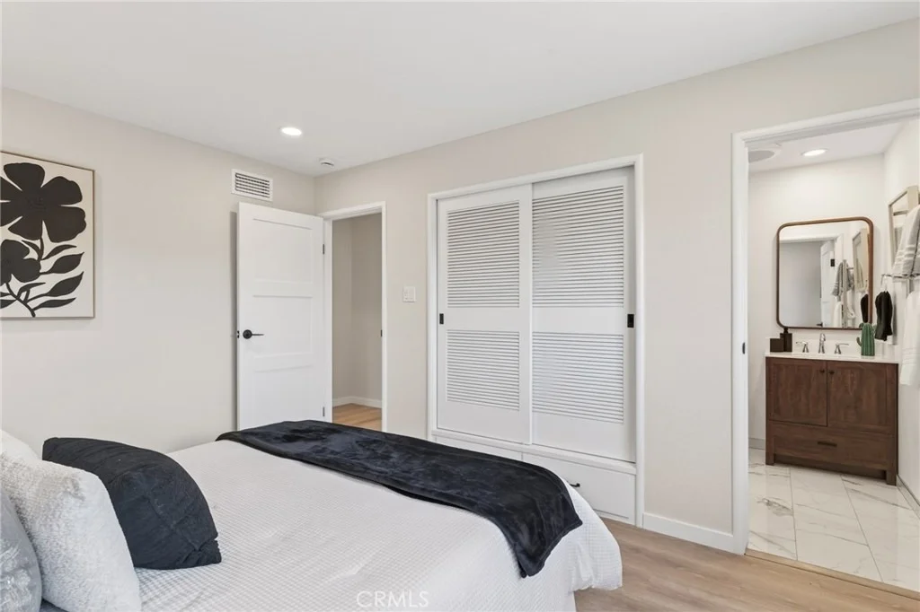 Photo of 4761 Central