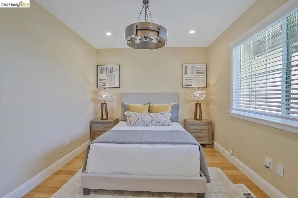 Photo of 2198 La Orinda