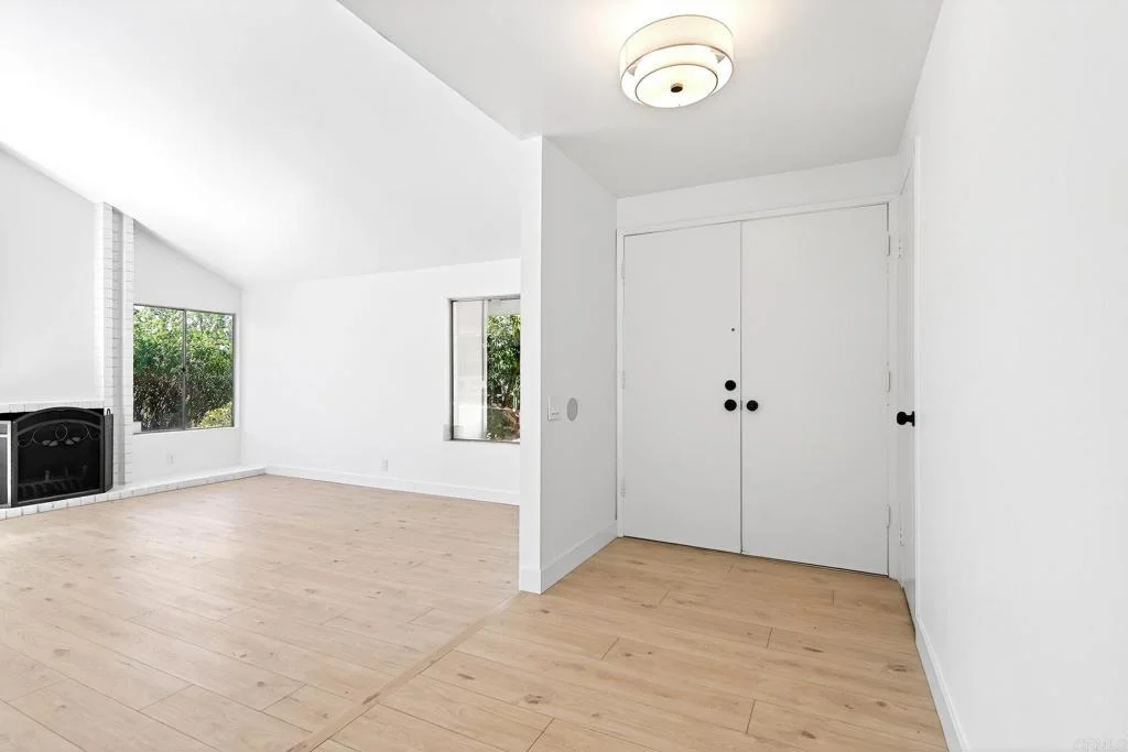 Photo of 37985 Avenida Bravura
