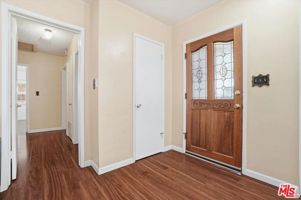 Photo of 1412 W Baker Avenue
