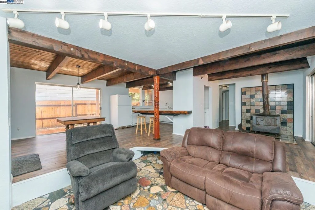Photo of 230 Mary Ave