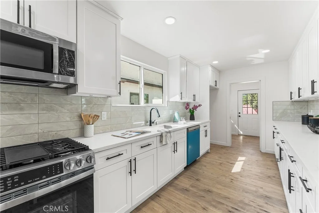 Photo of 8908 8910 Lev Avenue