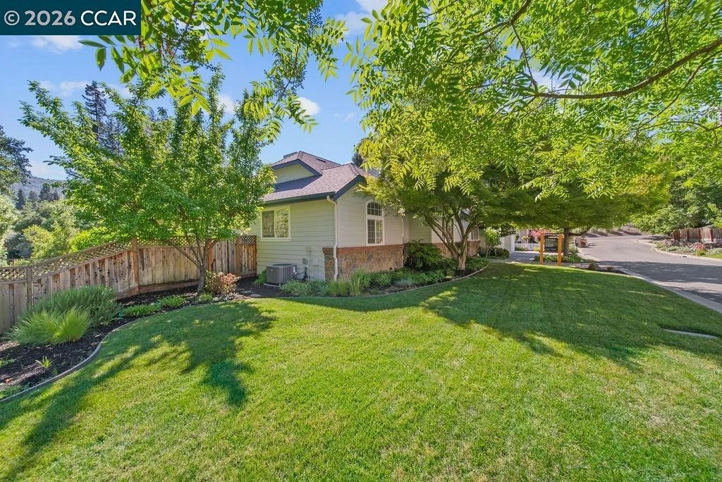 Photo of 3 Meadowbrook Ln