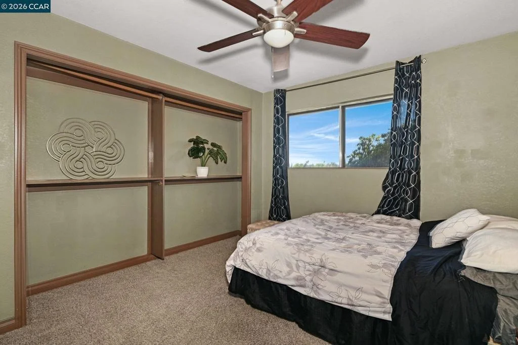 Photo of 1402 Canterbury Dr