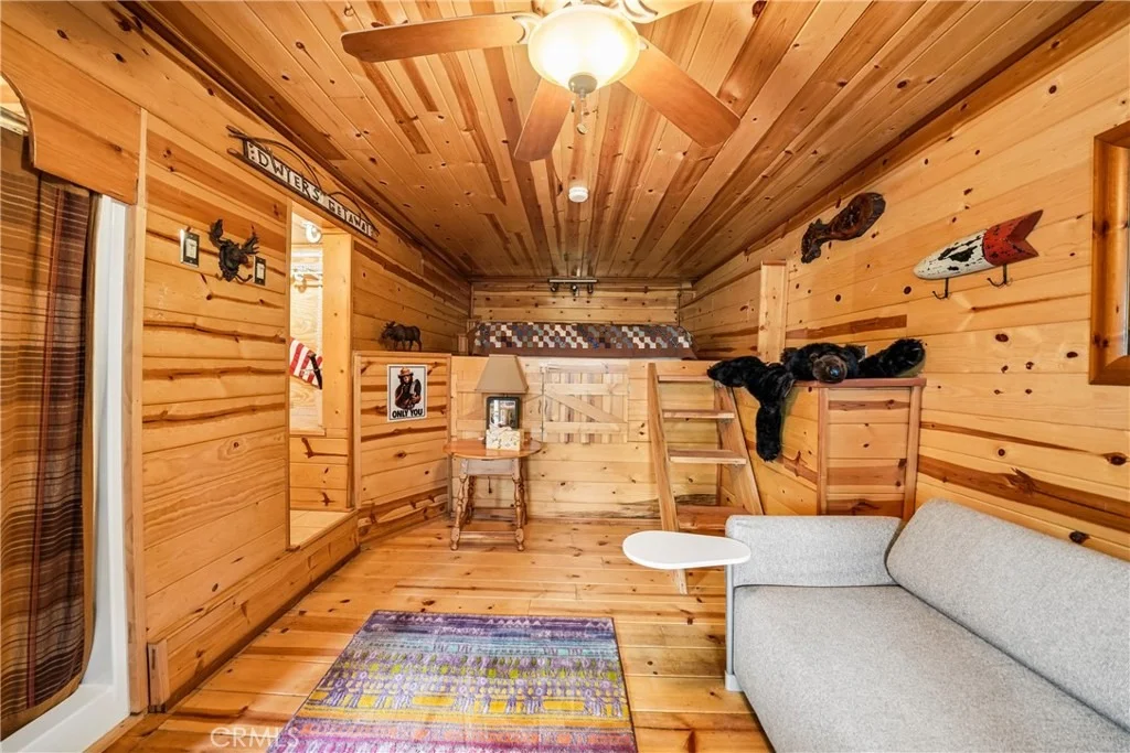 Photo of 33329 Robin Drive