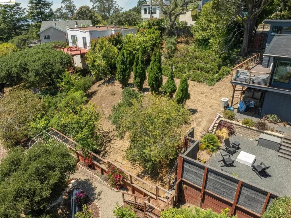 Photo of 1072 Sterling Ave