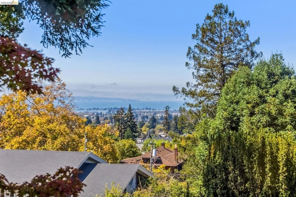 Photo of 1466 Scenic Ave