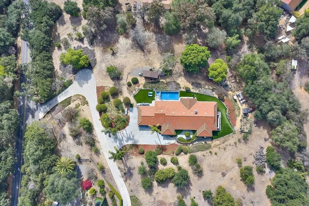 Photo of 3064 Live Oak Park Rd